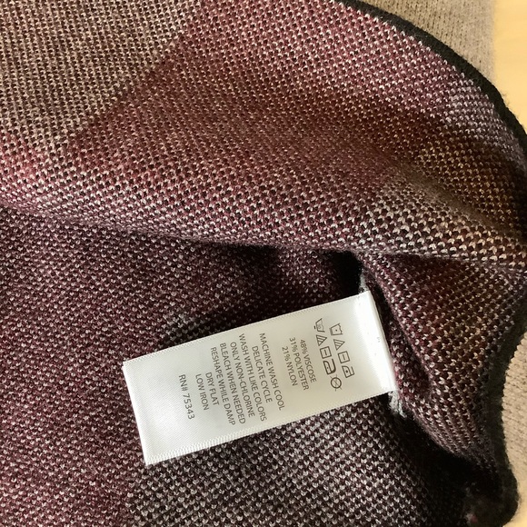 Tahari Mock Neck Sweater Women Size Large Gray/Red Plaid Pullover Tartan Knit - Picture 5 of 7